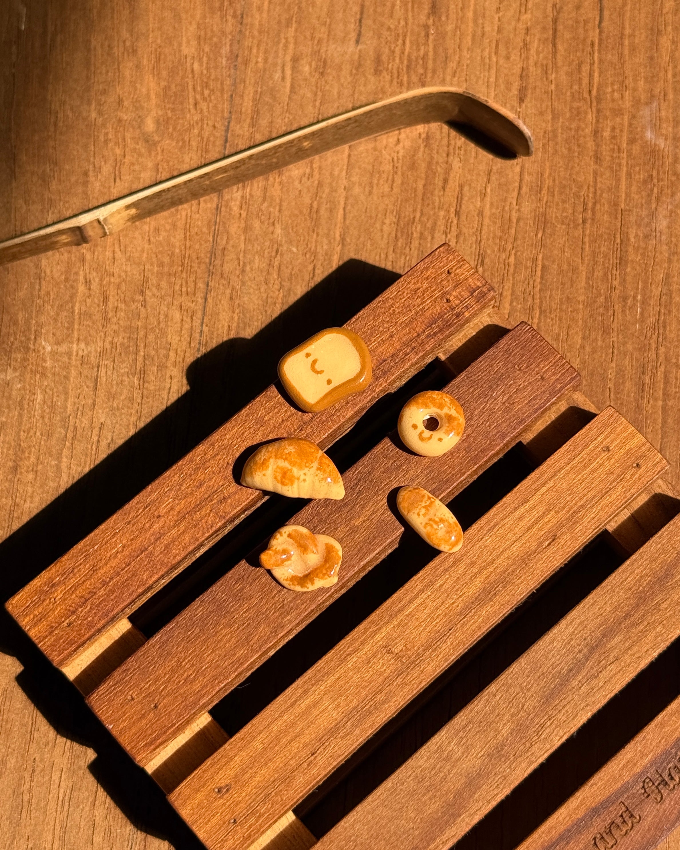 A SET of Sifter Bead, 6 pieces of Happy bread Sifter bead
