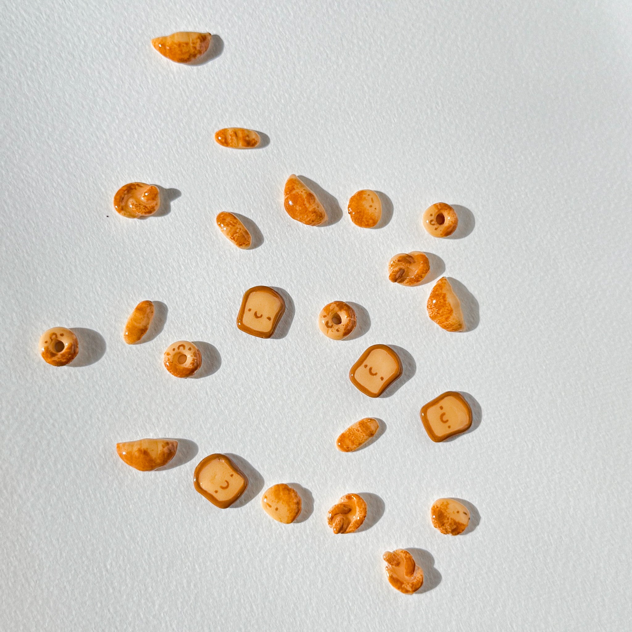 A SET of Sifter Bead, 6 pieces of Happy bread Sifter bead