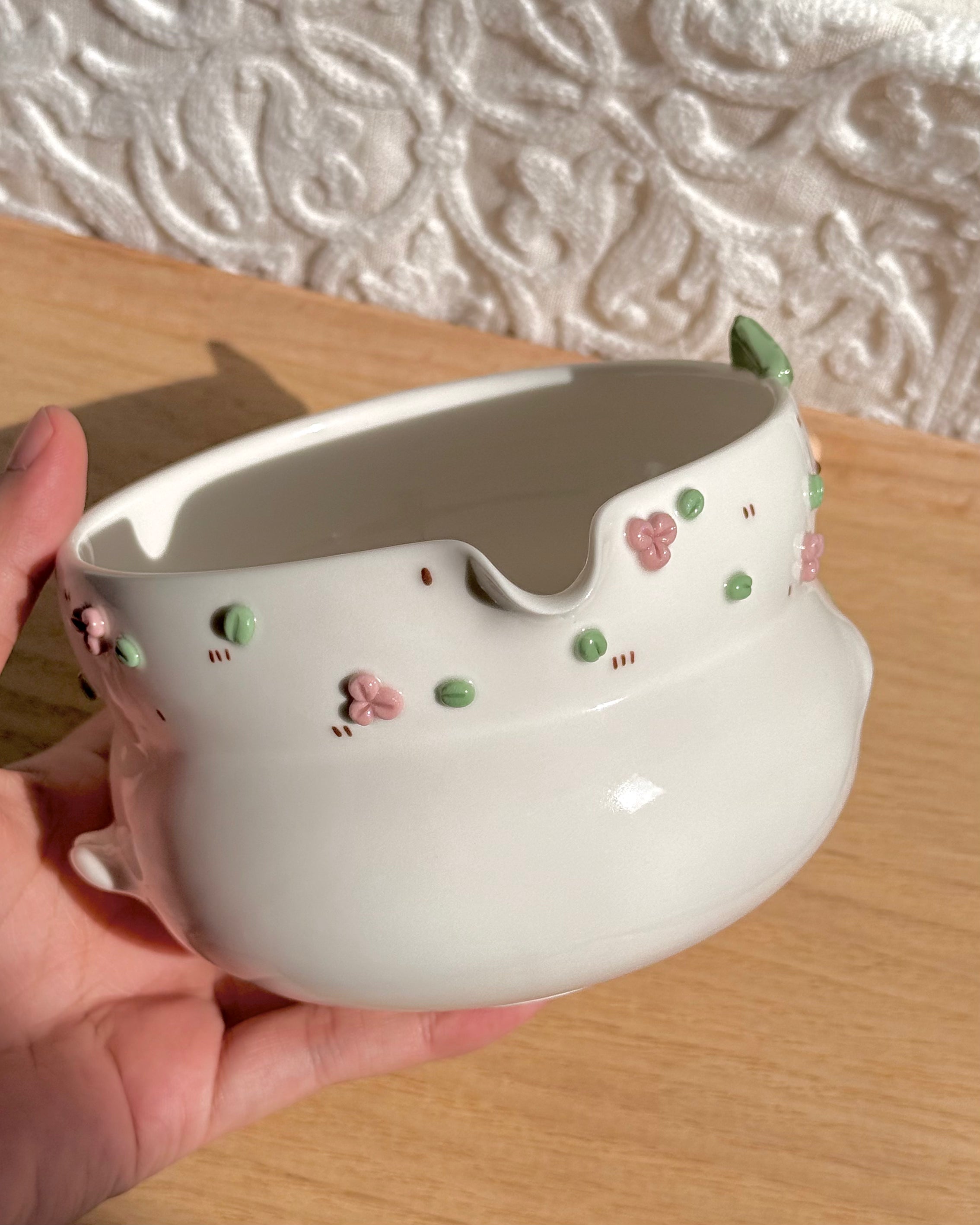White cockatoo Fluffy Matcha bowl